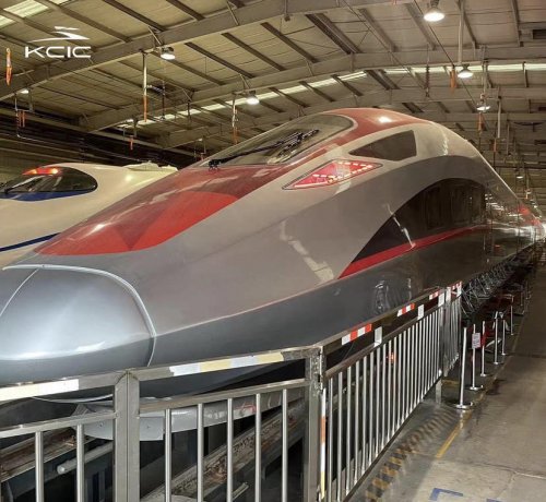 Kereta Cepat Mendadak Stop! Ada yang Masuk Jalur!