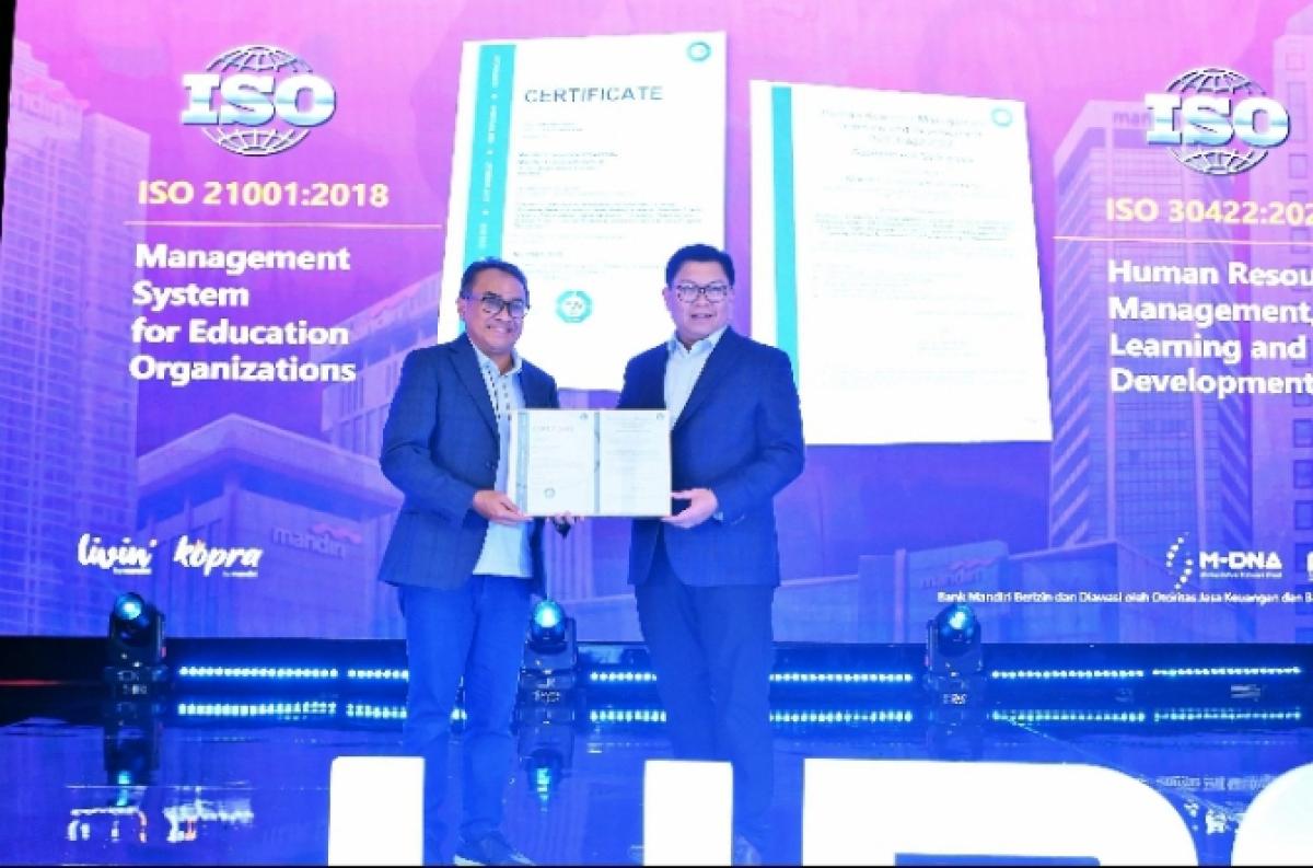 Bank Mandiri Raih Dua Sertifikasi Internasional!