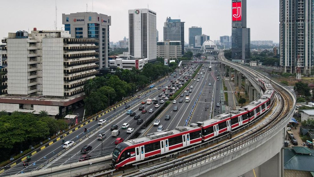 LRT Jabodetabek: Libur Lebaran Tetap Mulus!