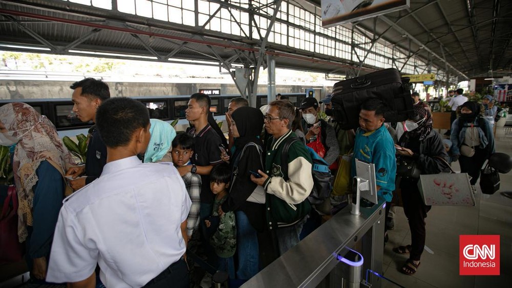 KAI Sukses Angkut Jutaan Pemudik Lebaran! Rahasianya?