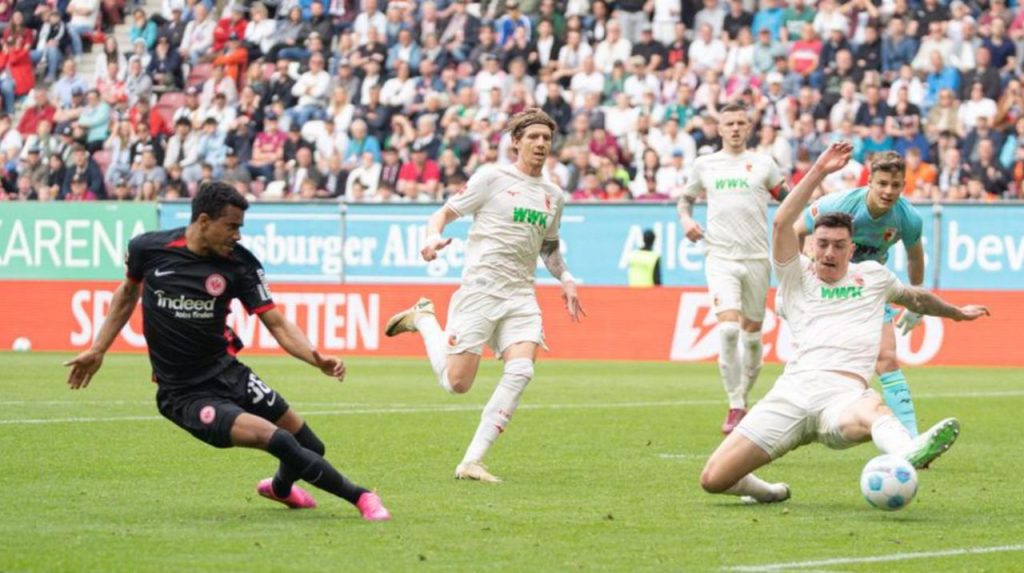 Frankfurt Keok di Augsburg, Mimpi Liga Champions Terancam!