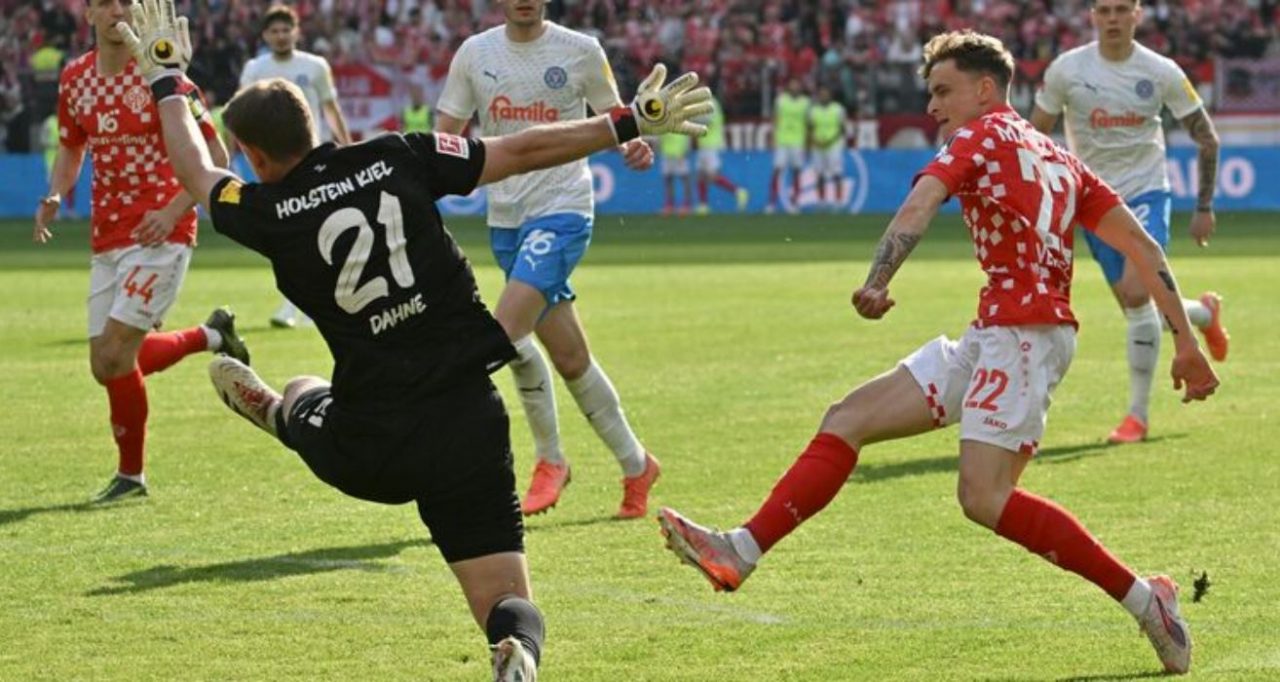 Dramatis! Kiel Selamat dari Degradasi, Mainz Gagal Menang!