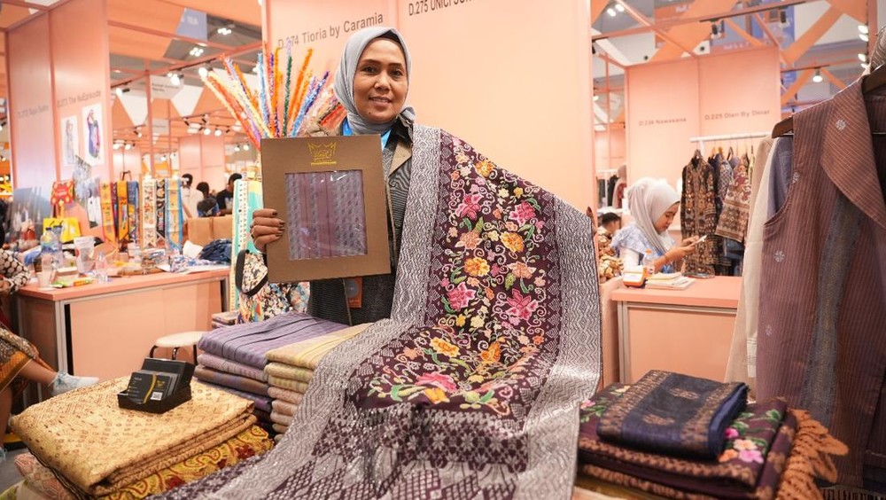 Songket Silungkang: UMKM Lokal Tembus Pasar Internasional!
