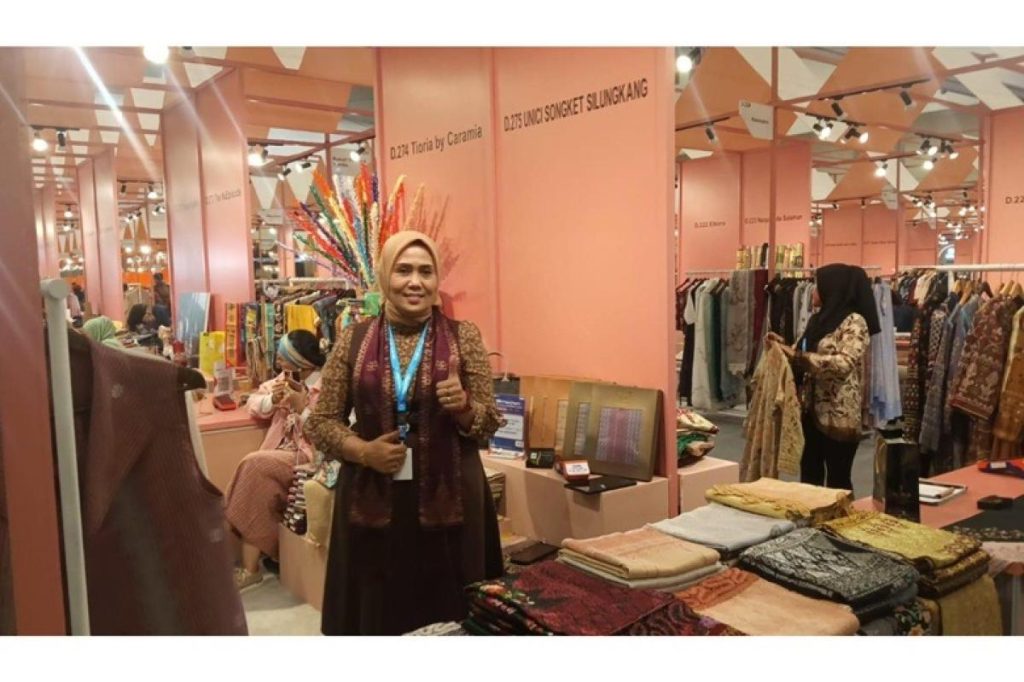 Songket Lokal Go Internasional: UMKM Raih Sukses Gegara BRI!