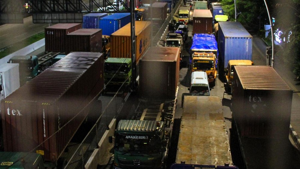 Macet Parah Tanjung Priok: Libur Panjang Picu Krisis Logistik!
