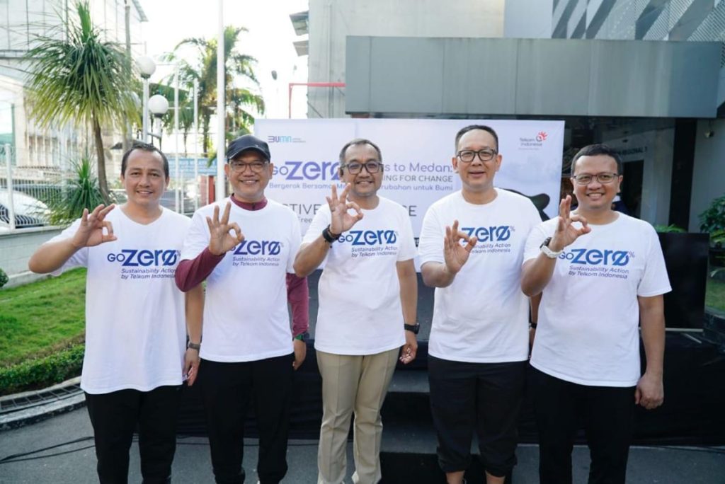 Jalan Santai Telkom Bersihkan Medan!