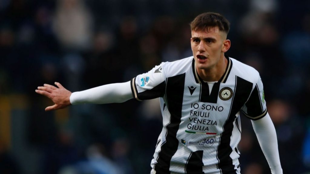 Setan Merah Gigit Jari!  Striker Murah Jadi Pilihan!