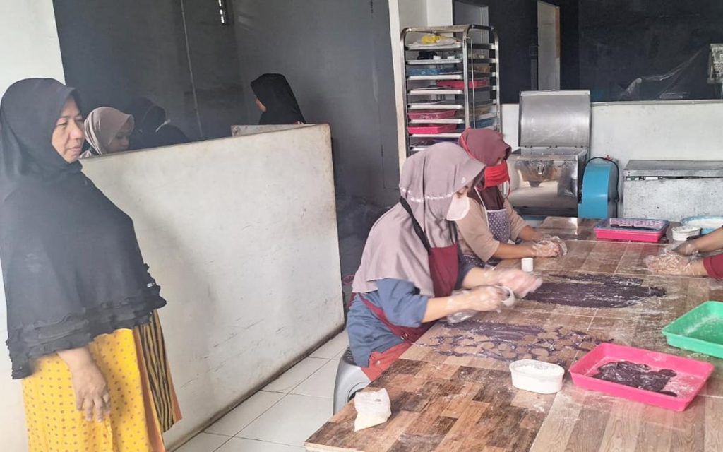 Kisah Inspiratif Wanita Tani Kaki Gunung Ciremai!