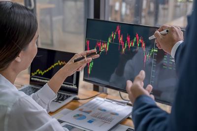 IHSG Meroket! Tembus 7.198, Saham Apa yang Naik Terjun?