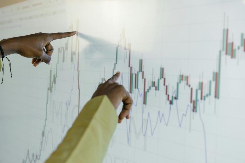 Judul: Ekonomi Tangerang Terbang Tinggi! Target 5,17% Tercapai?