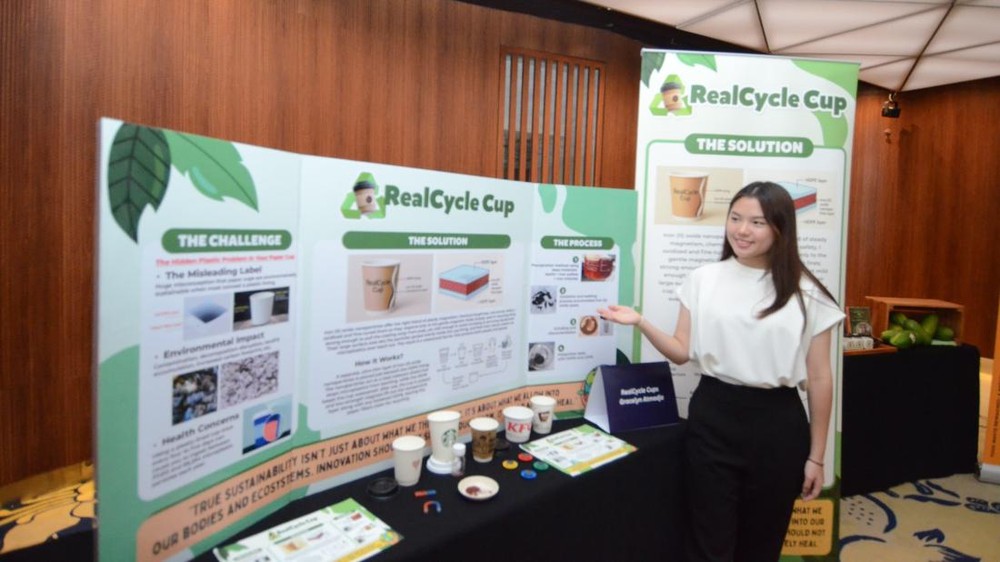 Cangkir Kopi Ajaib: Siswi SMA Ini Pecahkan Masalah Mikroplastik!
