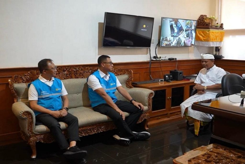 PLN Puji Respon Cepat Pulihkan Listrik Bali!