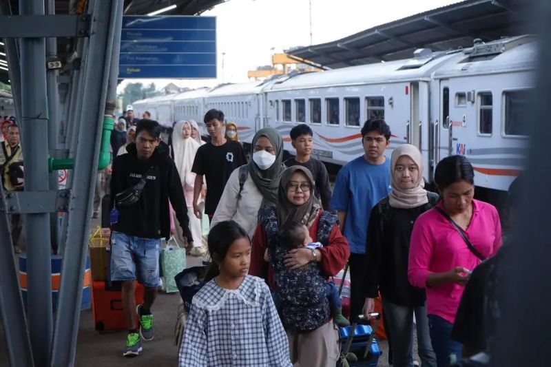 Libur Sekolah? Tiket Kereta Ludes! Ini Kata KAI