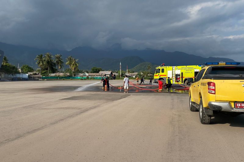 Gunung Lewotobi Erupsi, Bandara NTT Ditutup!