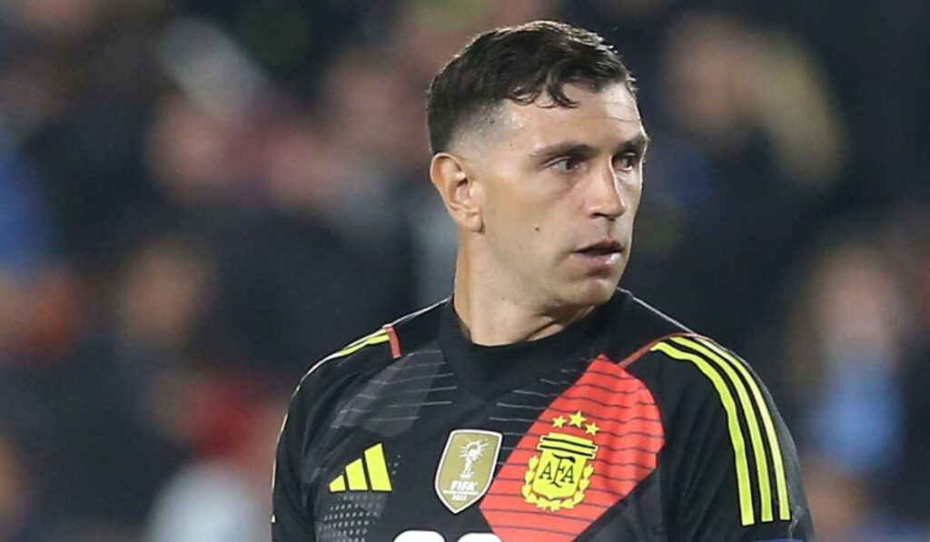 Martinez Buka Pintu! MU & Chelsea Siap Sikut?