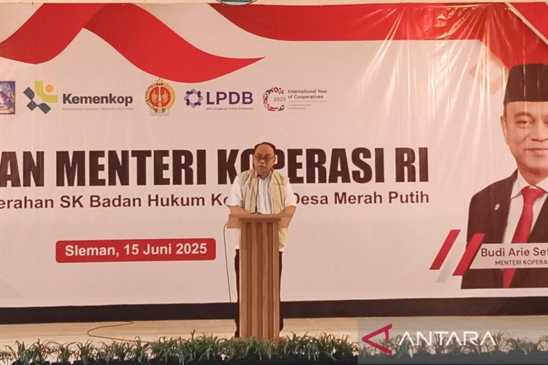 DIY Jadi Kiblat Koperasi Desa? Menkop Ungkap Fakta Ini!
