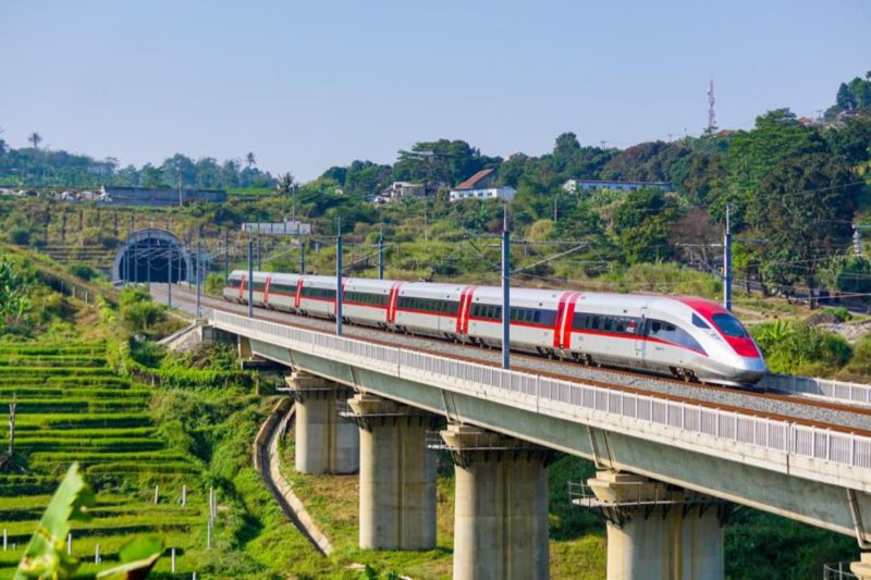  Whoosh Pecahkan Rekor! 10 Juta Penumpang Terlayani