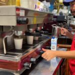 Sedang di Jeddah? Wajib Coba Kopi Racikan Barista Indonesia Ini!