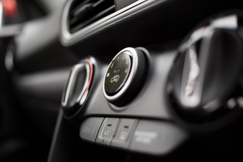 AC Mobil Loyo? Biaya Servis Tak Bikin Kantong Bolong!
