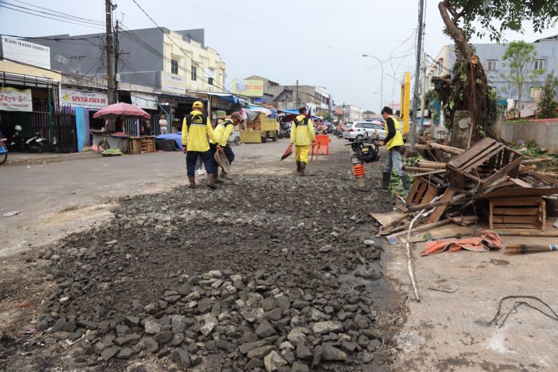 Pasar Anyar Makin Kinclong! Akses Jalan Diaspal, Siap Dibuka?