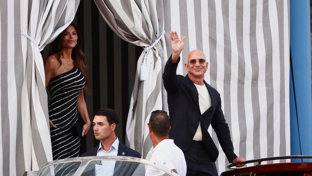 Bezos Jual Saham Gede-gedean, Biayai Nikah Mewah?