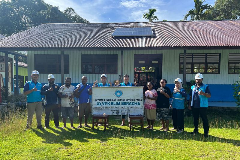 PLN Terangi Sekolah Papua Tengah dengan Energi Surya!