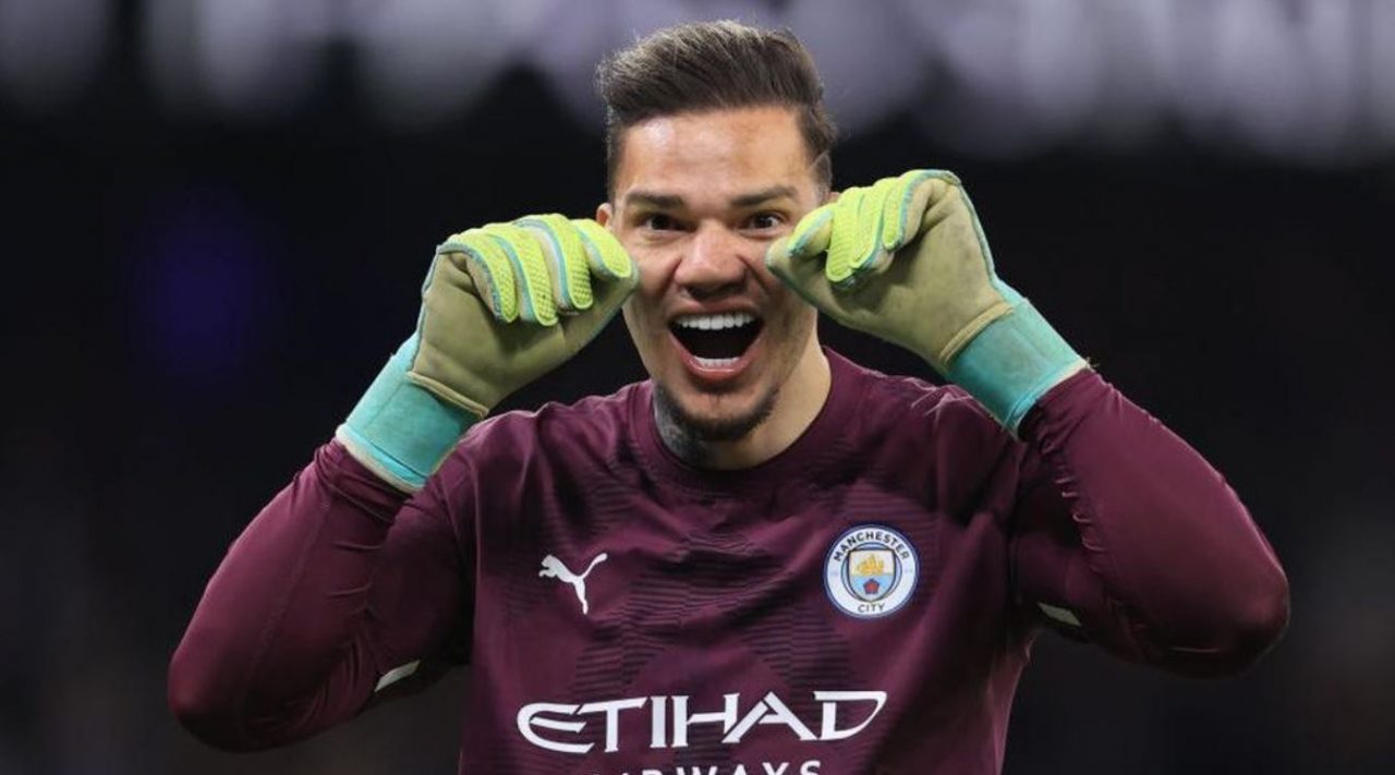 Ederson Hengkang? City Siapkan Kejutan Transfer Kiper!