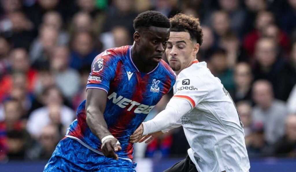 Liverpool Kejar Bek, Lupakan Striker Mahal Dulu?