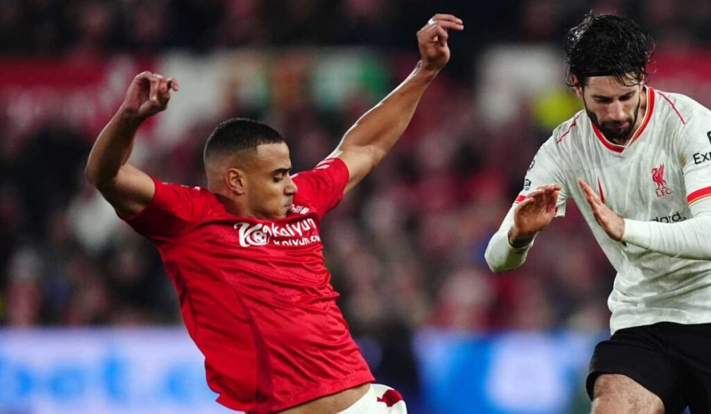 Liverpool Incar Bek Baru? 3 Nama Ini Jadi Opsi!