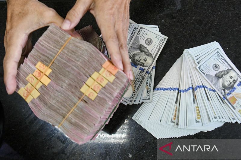 Rupiah Terkapar! Dolar AS Makin Perkasa?