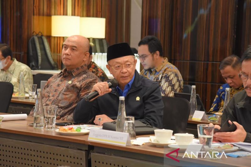 Harga Minyak Stabil? DPR Ungkap Fakta Ini!