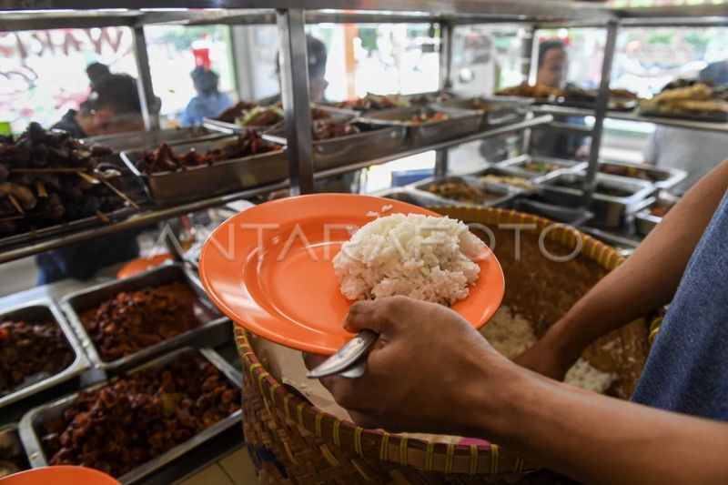 Warteg Halal? BPJPH Tawarkan Sertifikasi Gratis! 1 Warteg Halal? BPJPH Tawarkan Sertifikasi Gratis!