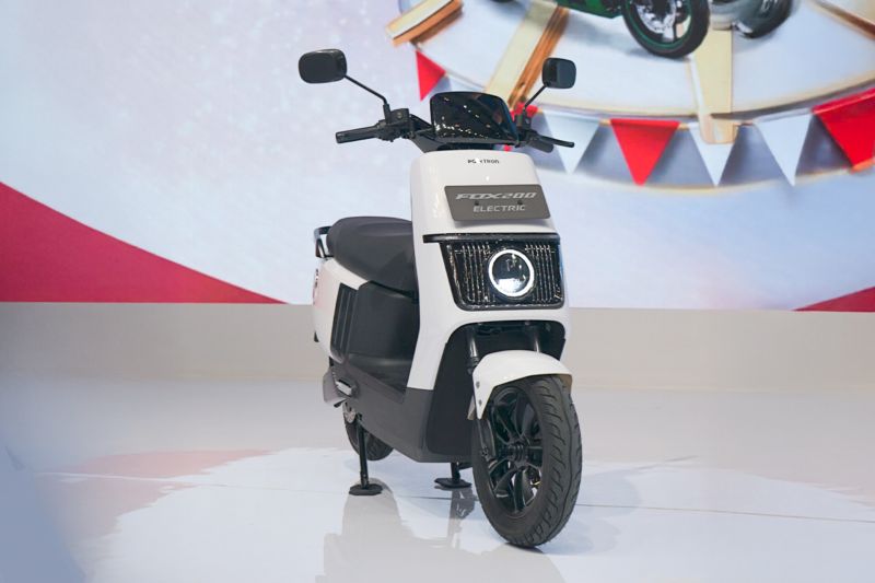Motor Listrik Feminim? Polytron Fox 200 Siap Mengaspal!