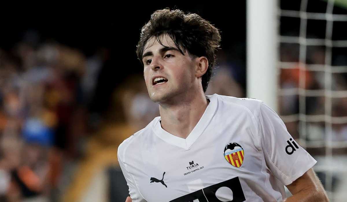 MU Gigit Jari! Klausul Gila Gelandang Valencia Mencuat