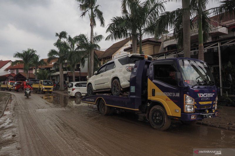 Mogok di Jalan? Derek Siaga 24 Jam Langsung Datang!