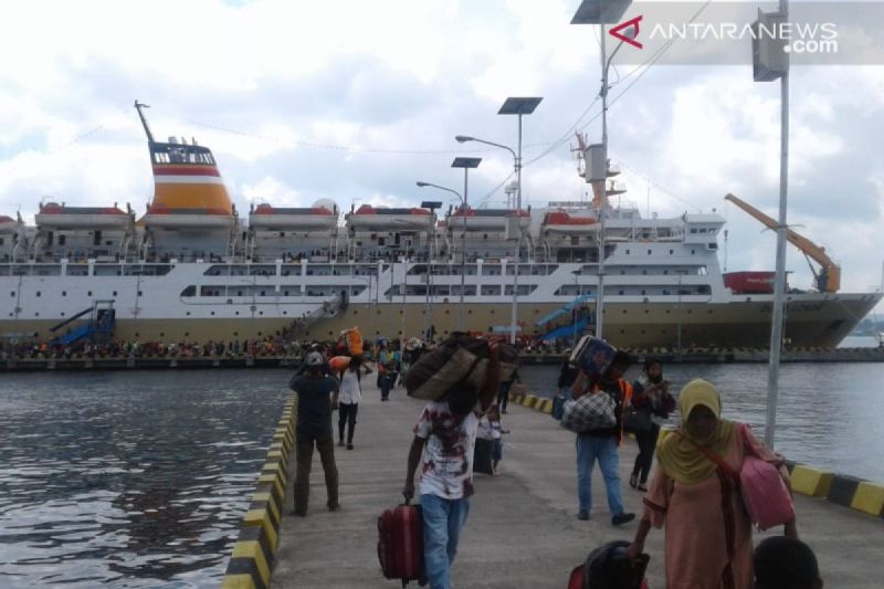 Kebakaran Hebat! Kapal PELNI Terbakar di Tanjung Priok