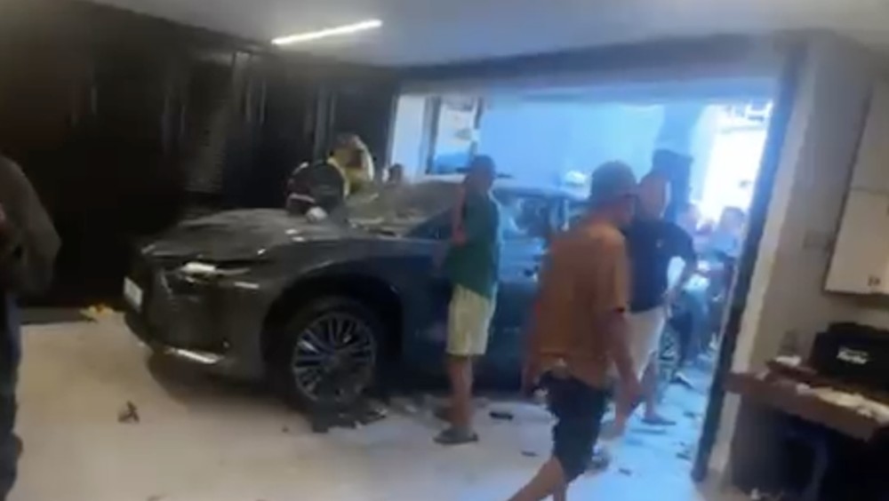 Crazy Rich Tanjung Priok: Hartanya Bikin Melongo!