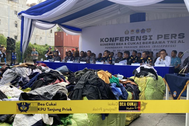  Pakaian Bekas Ilegal Senilai Rp1,5 Miliar Digagalkan!