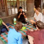 Ekonesia -  Aroma kopi rempah merebak di Desa Karuing Kalimantan Tengah menghidupkan kembali tradisi leluhur dan menyambung tali persaudaraan warga. Raya Sadianor (32) mewarisi resep rahasia kopi robusta dari orang tuanya bukan sekadar minuman tetapi identitas budaya yang kental.