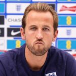 Ekonesia -  Harry Kane merespons kritik pedas Michael Owen terkait kepindahannya ke Bayern Munchen. Sang striker menegaskan, keputusannya bukan semata mengejar trofi instan, melainkan ambisi menguji diri di level tertinggi sepak bola.