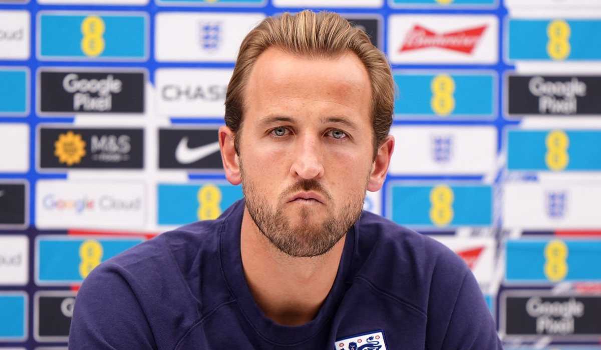 Ekonesia - Harry Kane merespons kritik pedas Michael Owen terkait kepindahannya ke Bayern Munchen. Sang striker menegaskan, keputusannya bukan semata mengejar trofi instan, melainkan ambisi menguji diri di level tertinggi sepak bola.