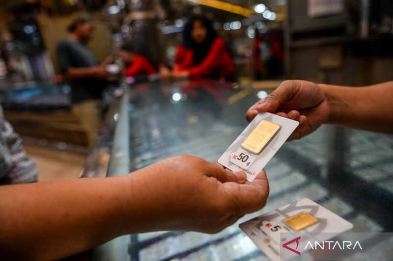 Emas Antam Terbang Tinggi Rekor Harga Terpecahkan
