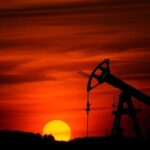 Harga Minyak Dunia Tertahan Gejolak Ukraina