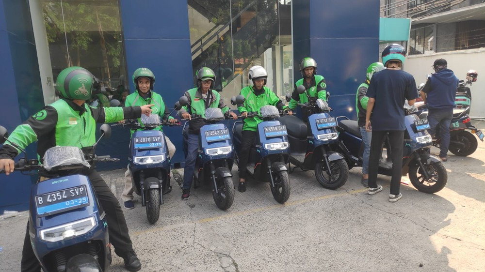 GOTO Dirut Borong Saham Harga Murah Untung Gede