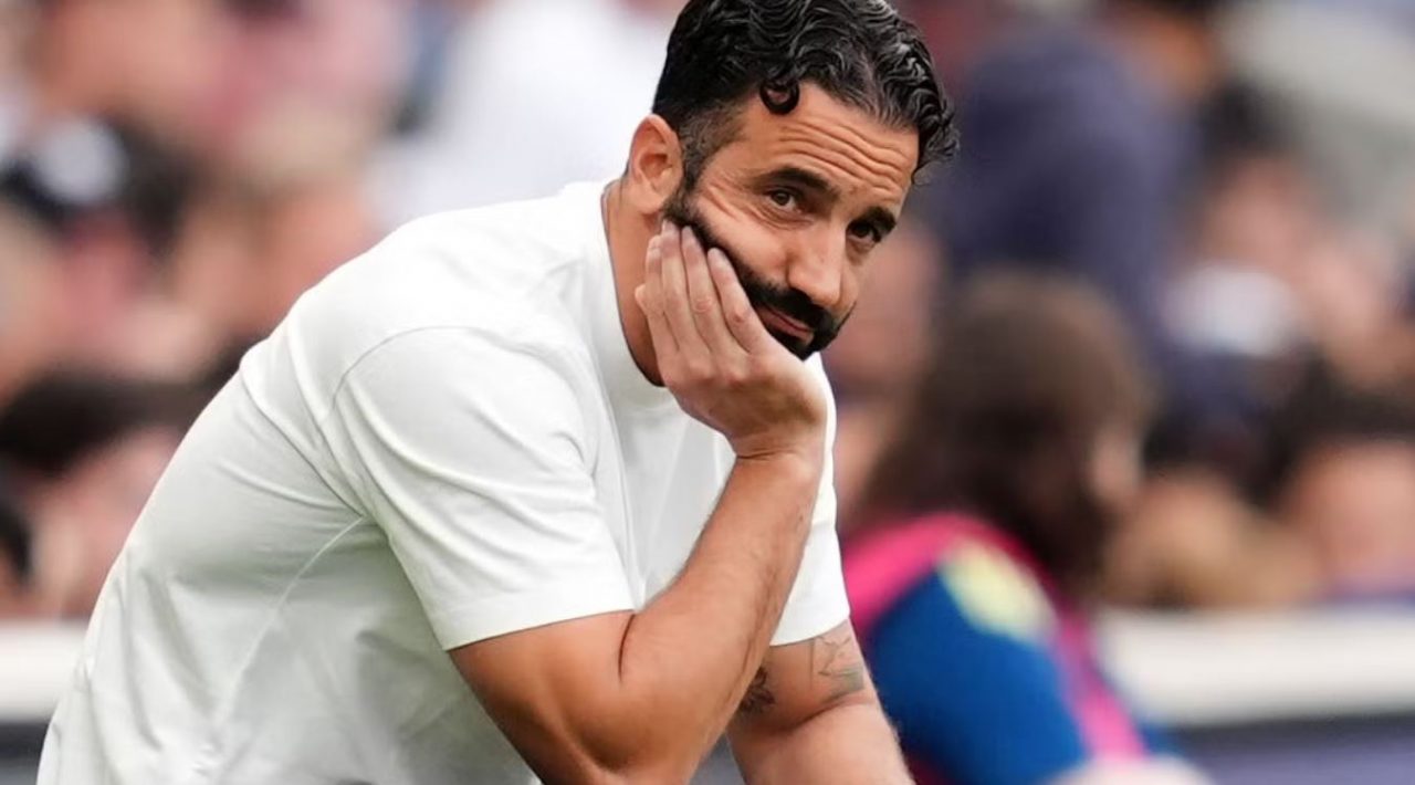 MU Krisis Ganda Pelatih Dicuri Bintang Lesu Transfer Macet 1 MU Krisis Ganda Pelatih Dicuri Bintang Lesu Transfer Macet