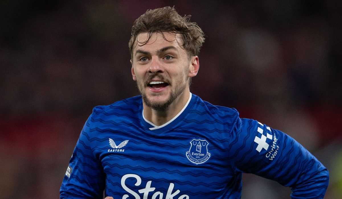 Ekonesia - Everton bikin kejutan gegerkan Old Trafford! Gol tunggal Dewsbury-Hall amankan tiga poin dramatis meski bermain dengan 10 pemain. 1 Ekonesia - Everton bikin kejutan gegerkan Old Trafford! Gol tunggal Dewsbury-Hall amankan tiga poin dramatis meski bermain dengan 10 pemain.