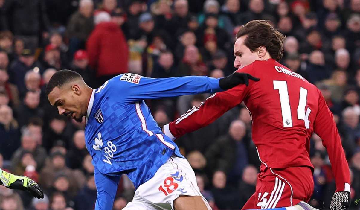 Ekonesia - Chiesa pahlawan dadakan Liverpool hindari malu di kandang sendiri! Aksi heroiknya jadi sorotan tajam. Ada apa dengan Salah? 1 Ekonesia - Chiesa pahlawan dadakan Liverpool hindari malu di kandang sendiri! Aksi heroiknya jadi sorotan tajam. Ada apa dengan Salah?